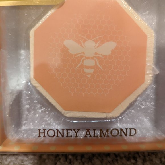 Nicole Miller Bath Fizzer/Bath Bomb collection - Picture 6 of 11